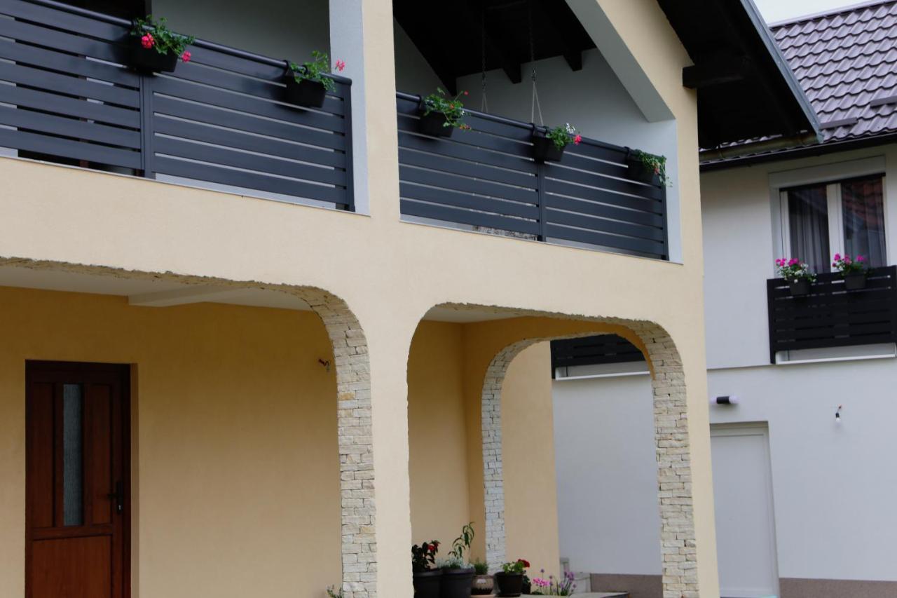 Flora Studio Apartments Korenica Exterior foto